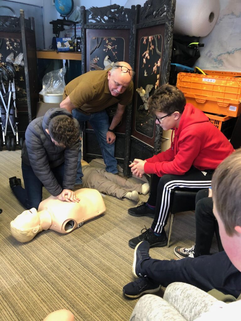 Homeschooling diving first aid course
